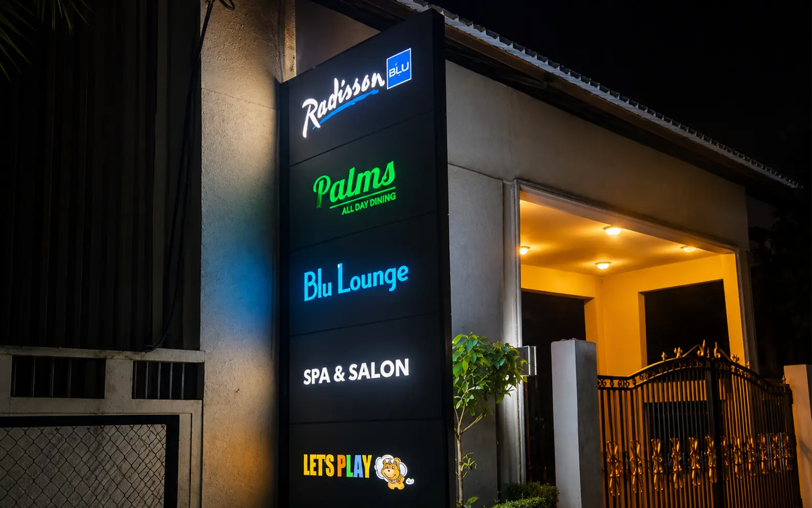 Pylons — Radisson Blu — Hospitality Directory, Mumbai