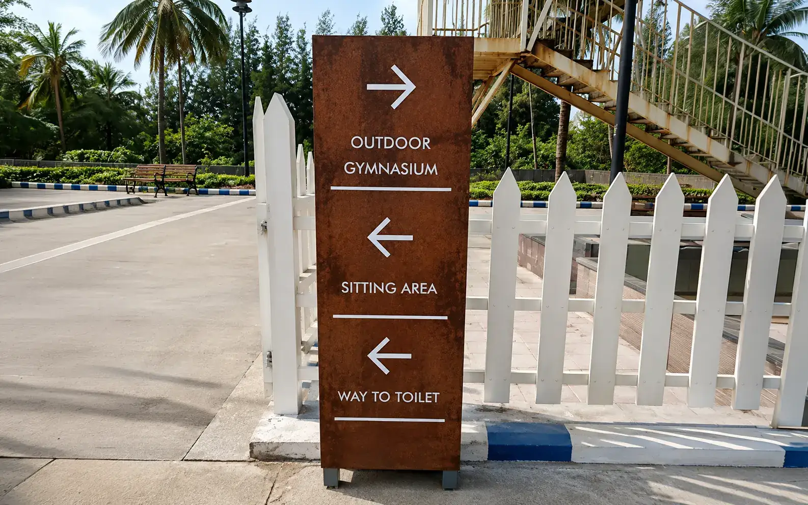 Pylons — Highway-Facing Commercial Property — Wayfinding Totem, Mumbai