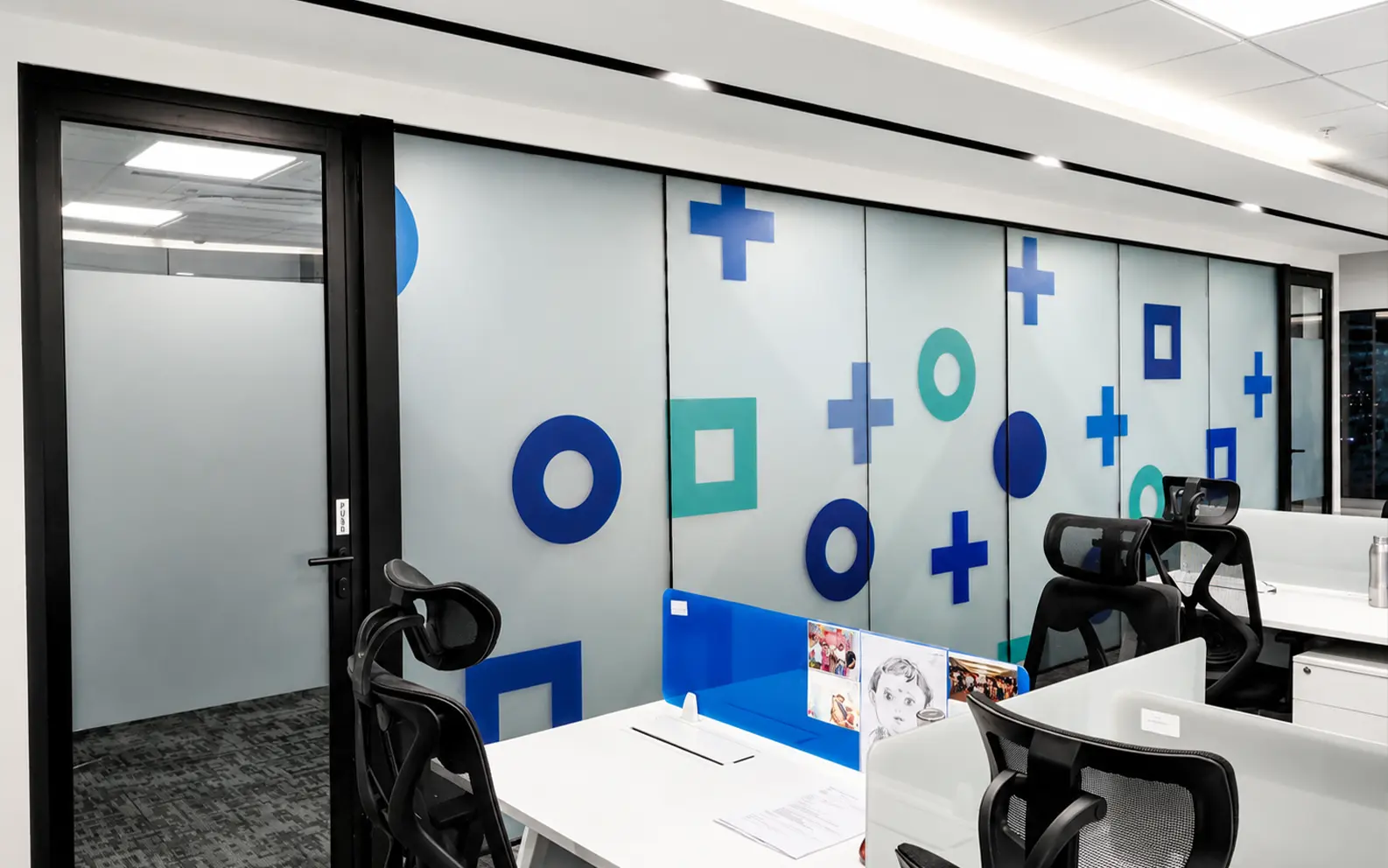 Wall Graphics — Patterned Glass Manifestation, Mumbai