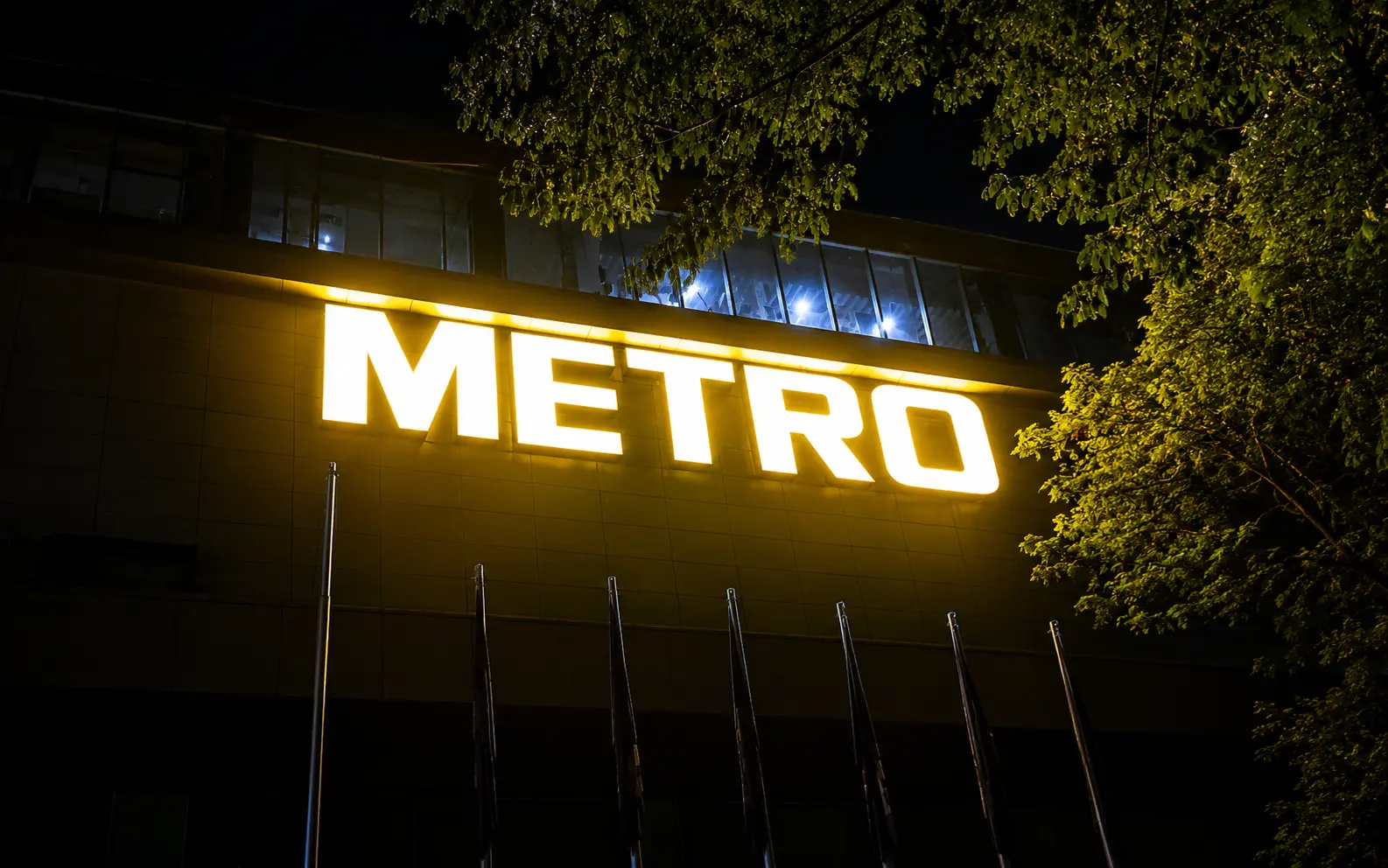 Frontlit LED Sign — Metro, Mumbai