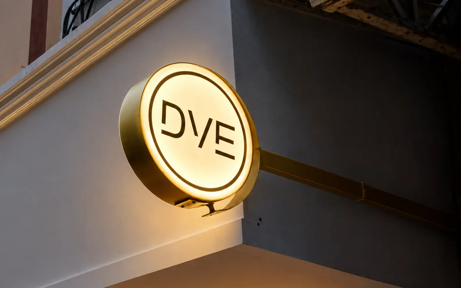 Pylons — DVE — Illuminated Projecting Sign, Mumbai