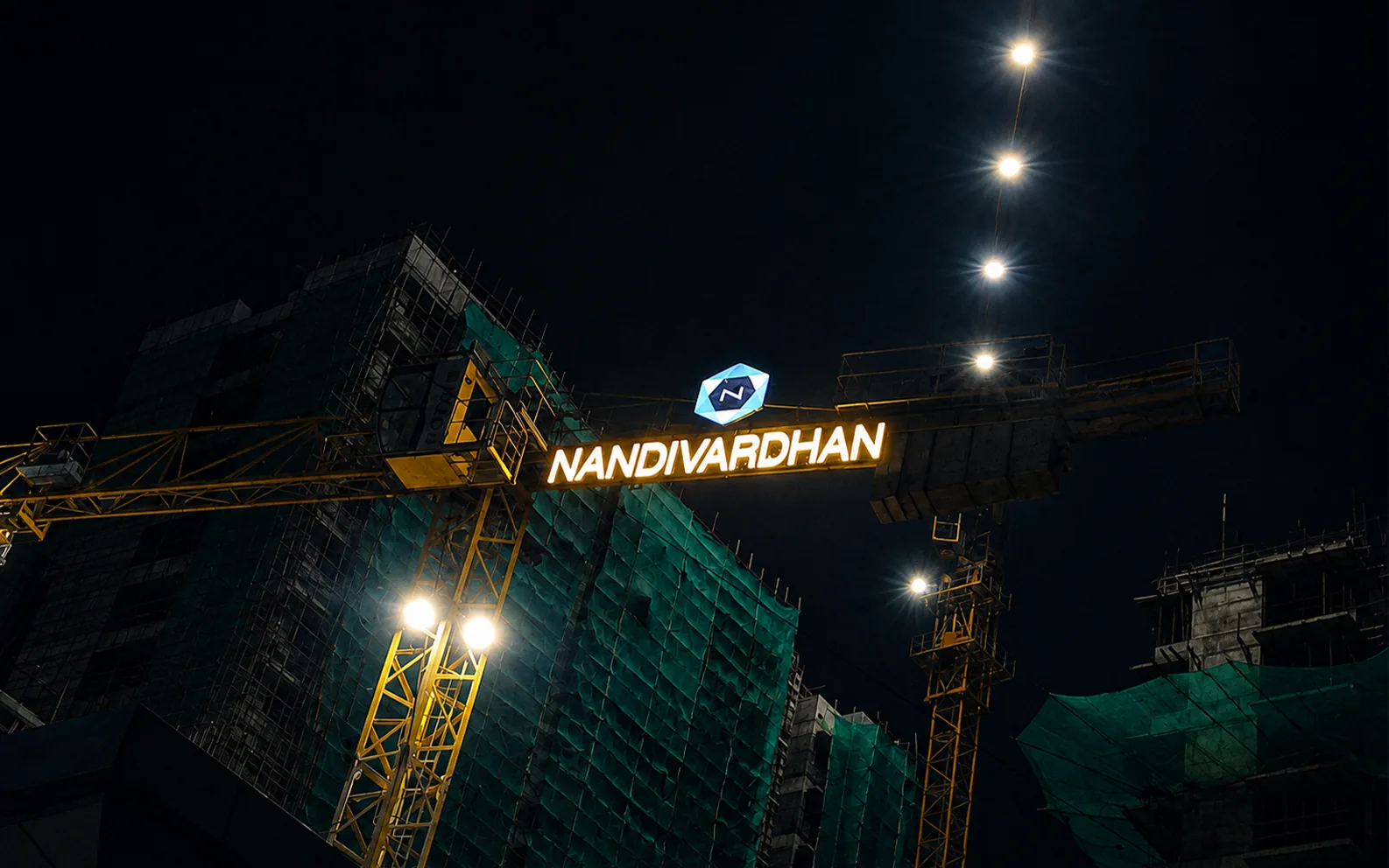 Crane Signs — Heavy-duty marking for plants, ports, and lifting operations.